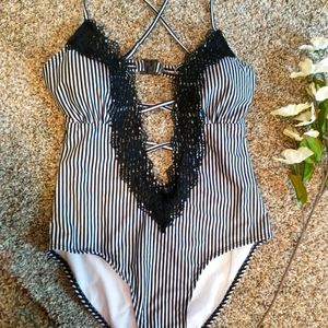 Cupshe swim suit, size small